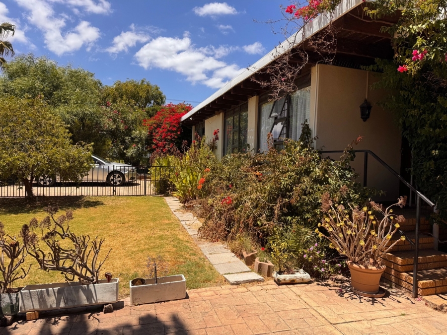 7 Bedroom Property for Sale in Table View Western Cape